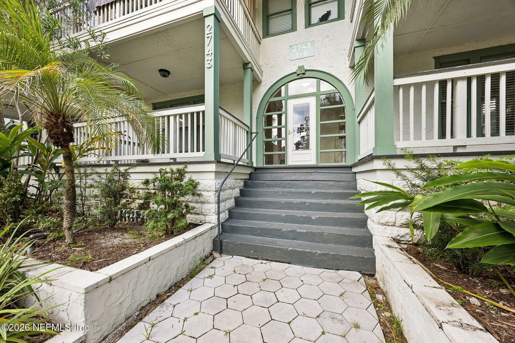 2743 Vernon Terrace - Photo 0