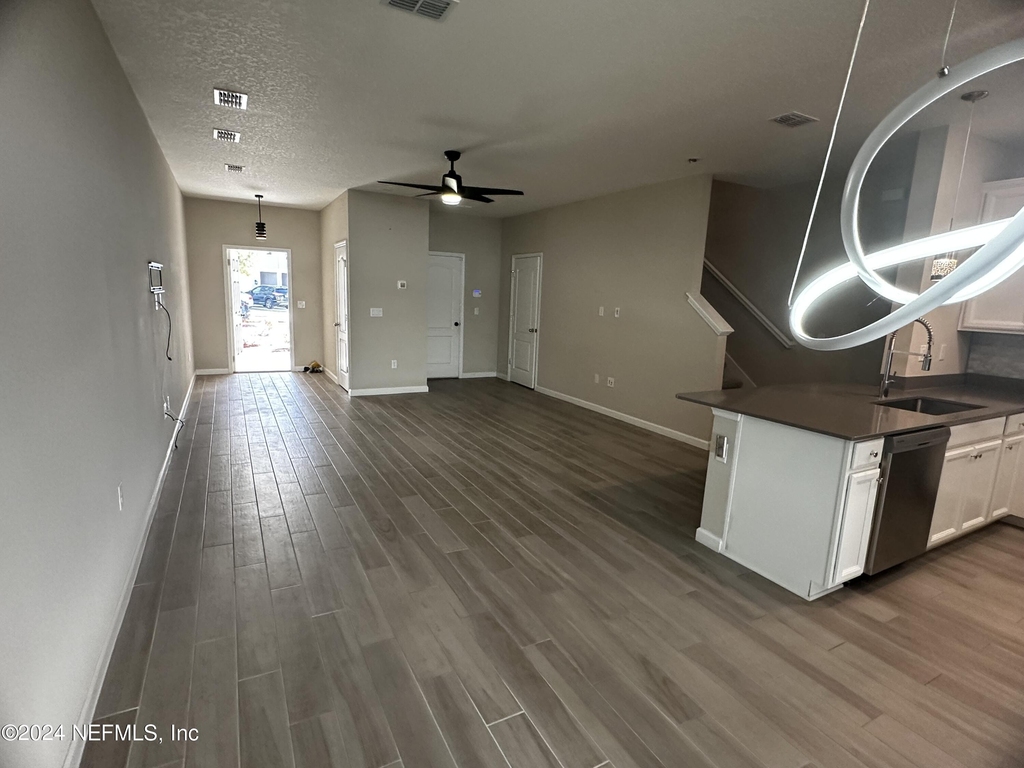 7371 Palm Hills Drive - Photo 11