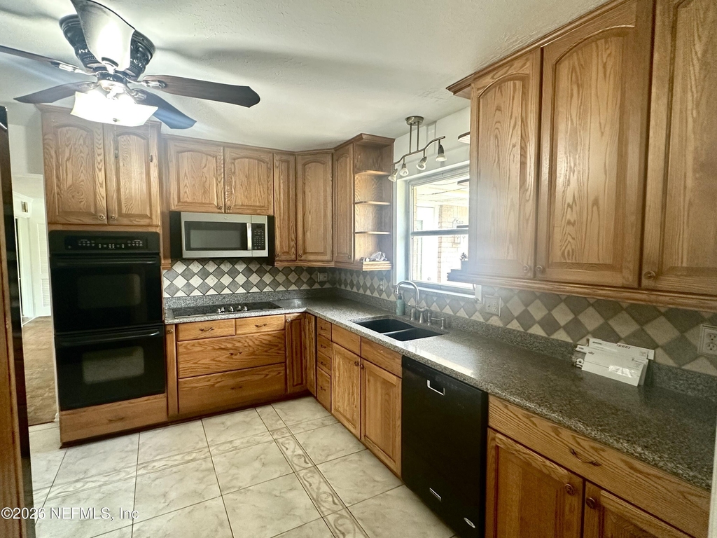1148 Montego Road E - Photo 6