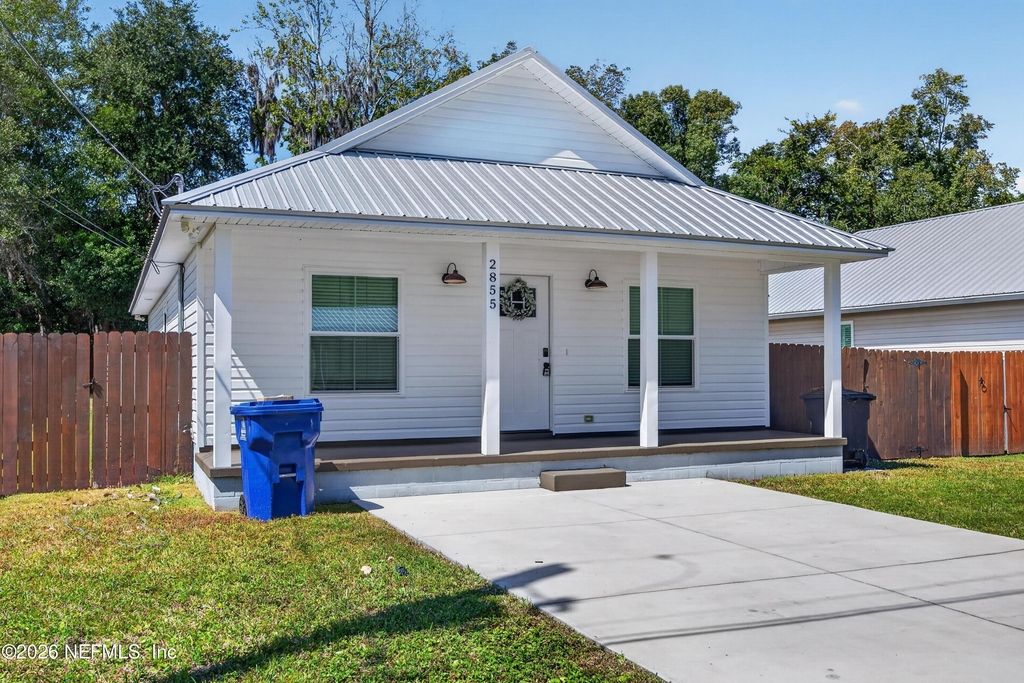 2855 N Eighth Street - Photo 2
