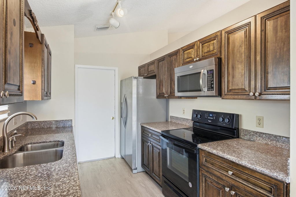 678 5th Avenue N - Photo 5