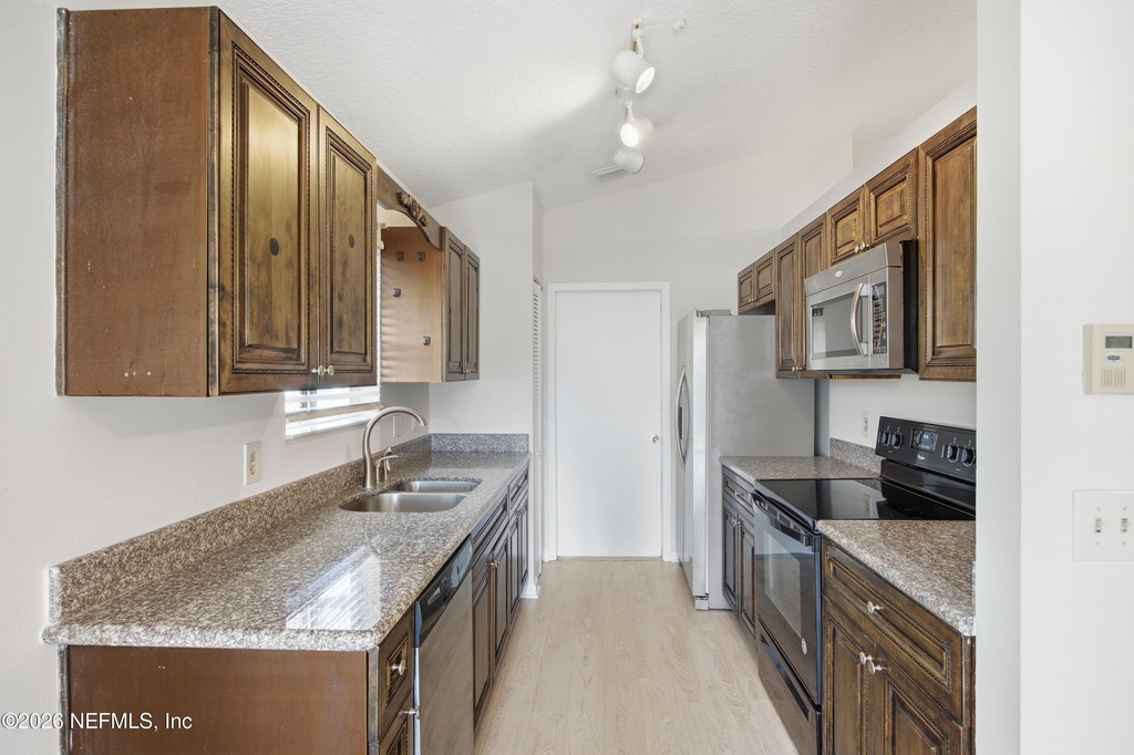 678 5th Avenue N - Photo 6