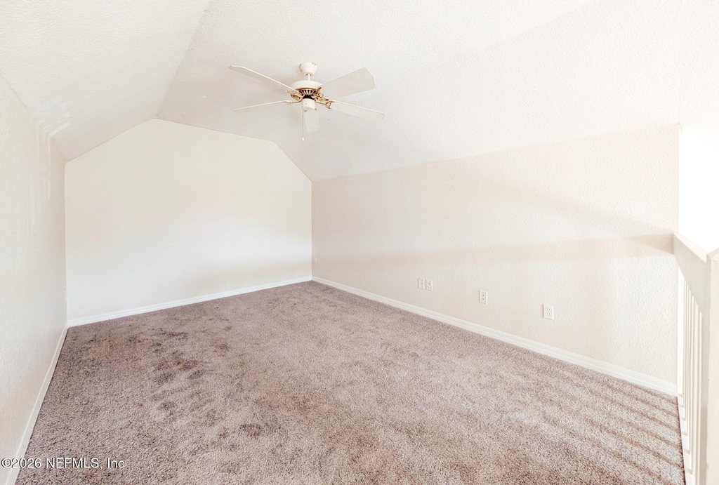 13700 Richmond Park Drive N - Photo 9