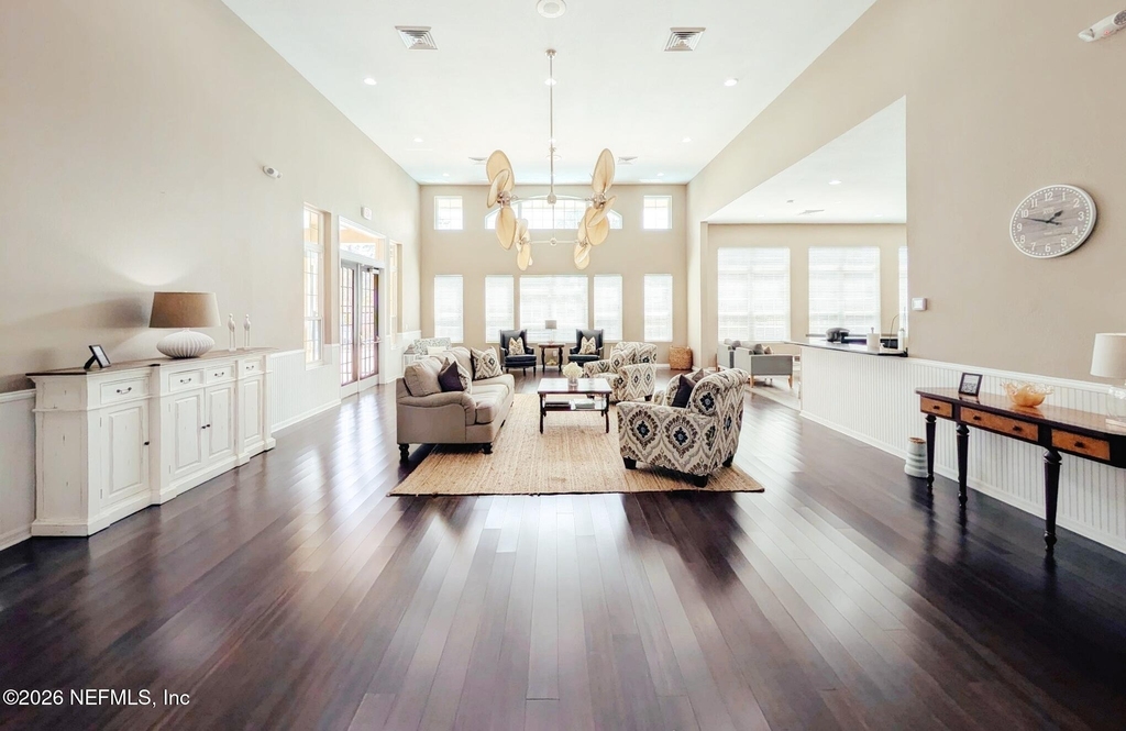 13700 Richmond Park Drive N - Photo 16