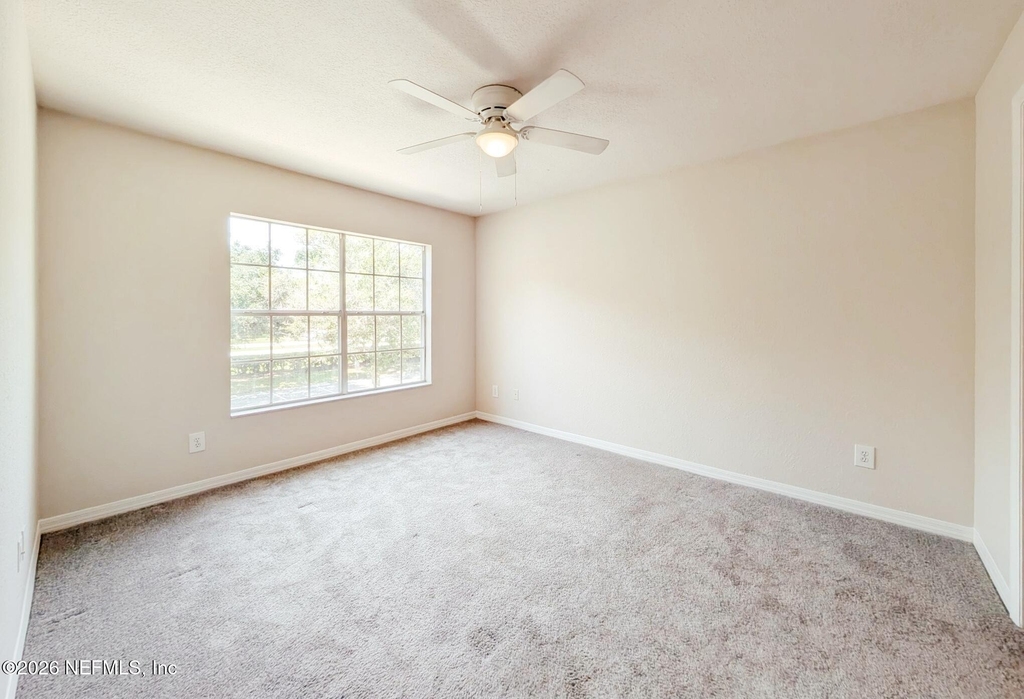13700 Richmond Park Drive N - Photo 11
