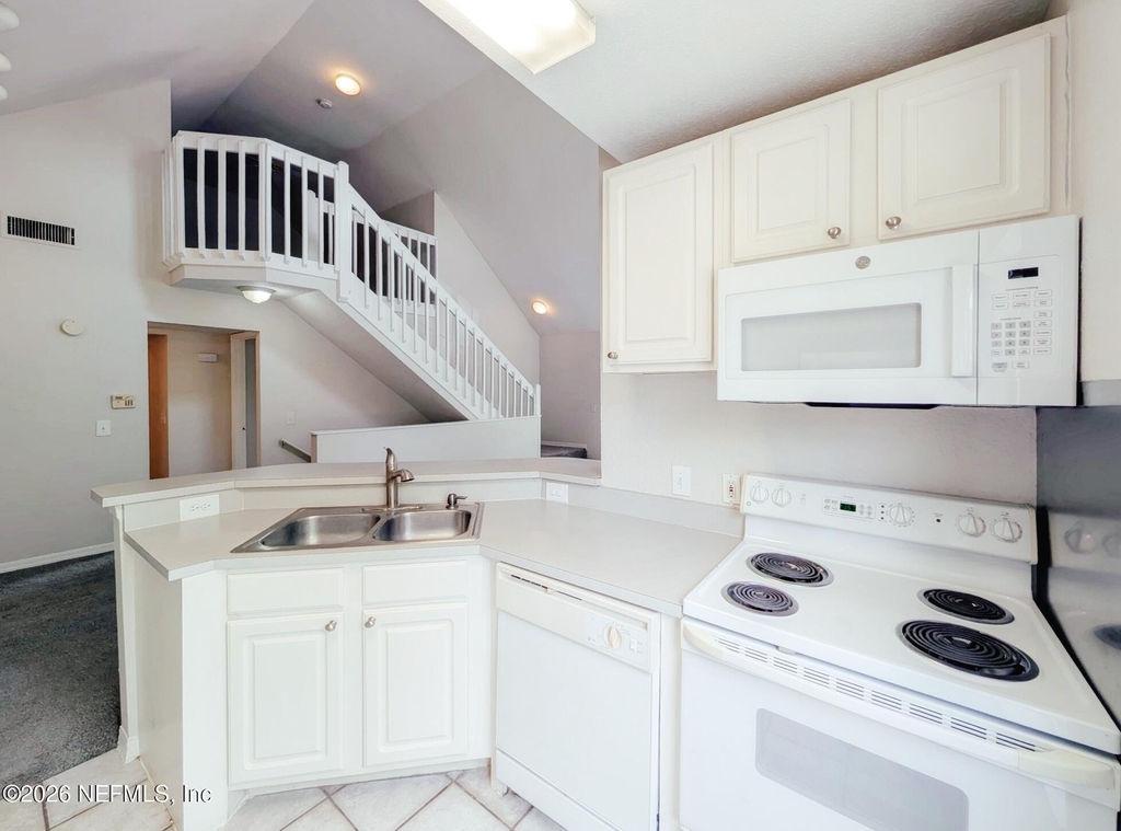 13700 Richmond Park Drive N - Photo 1