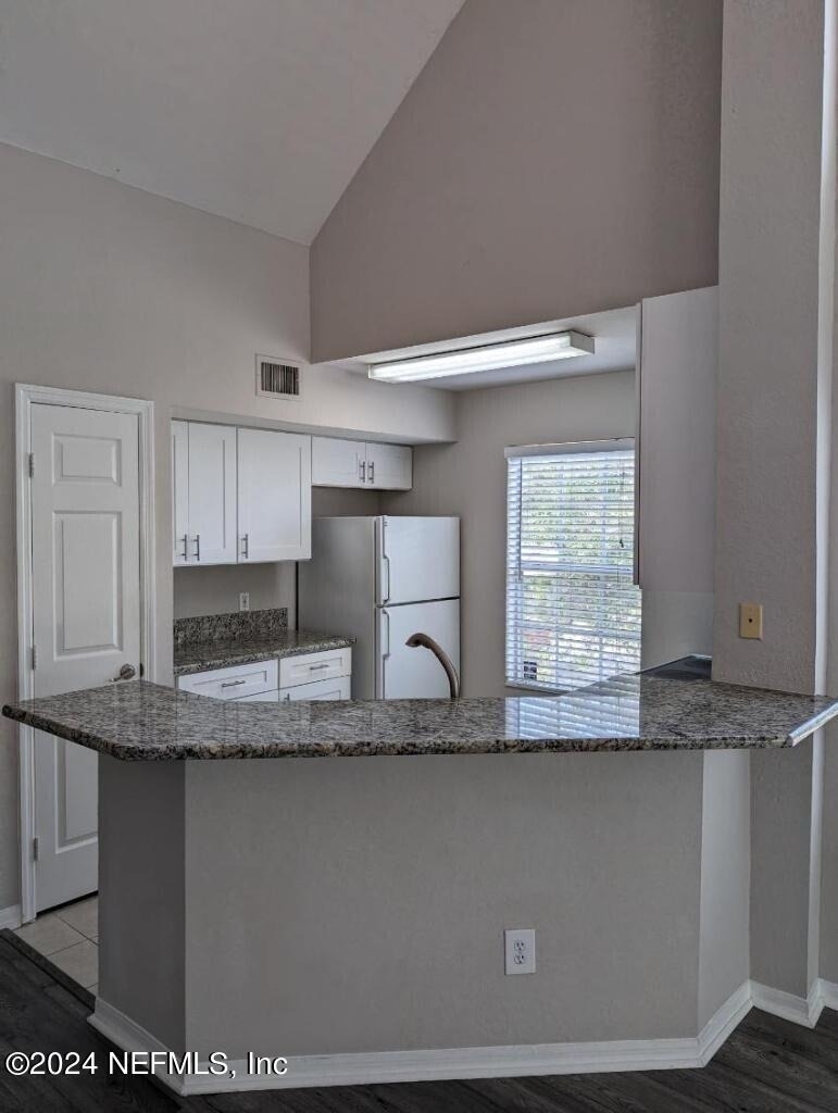 13703 Richmond Park Drive N - Photo 11