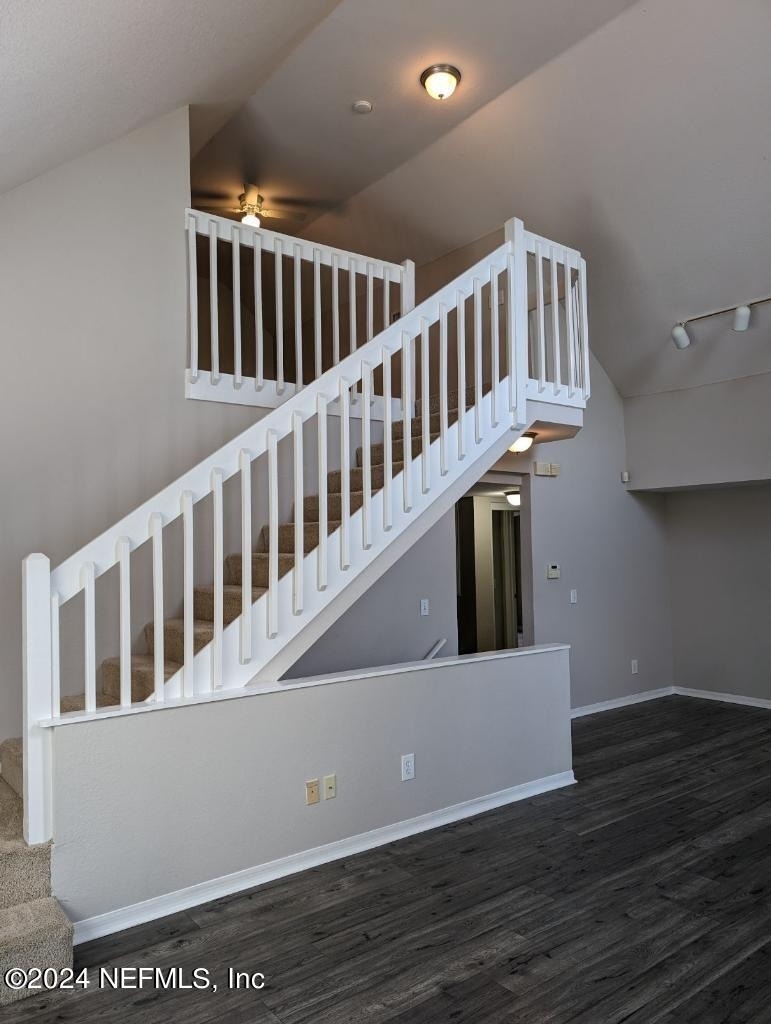13703 Richmond Park Drive N - Photo 16