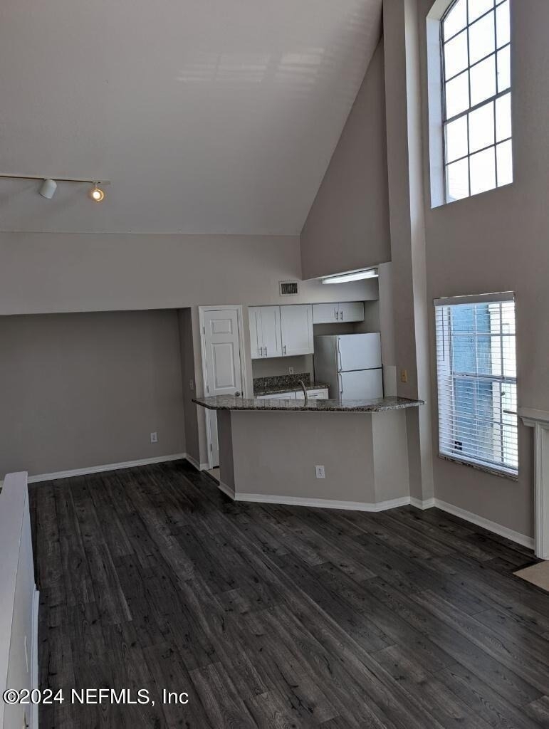 13703 Richmond Park Drive N - Photo 6