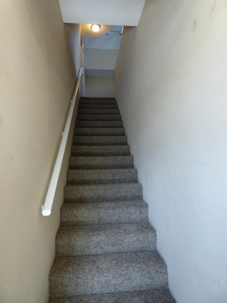 13703 Richmond Park Drive N - Photo 3