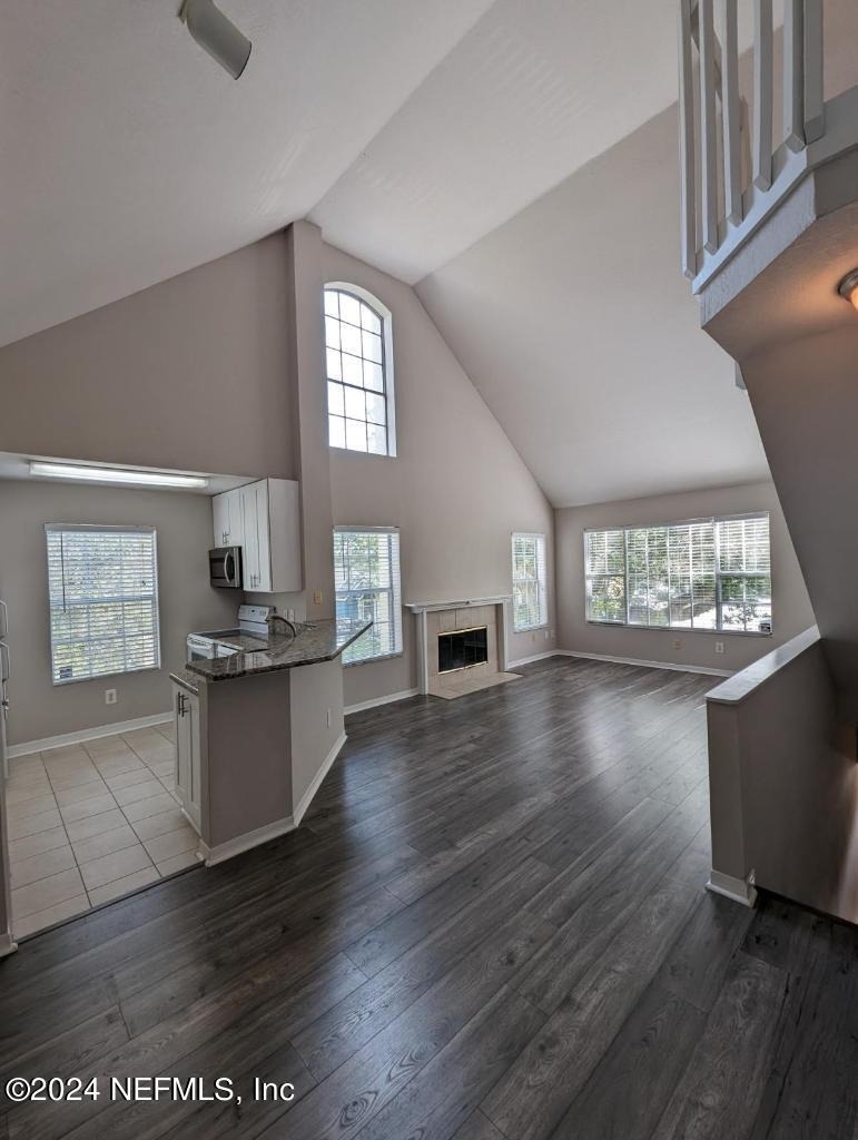 13703 Richmond Park Drive N - Photo 7