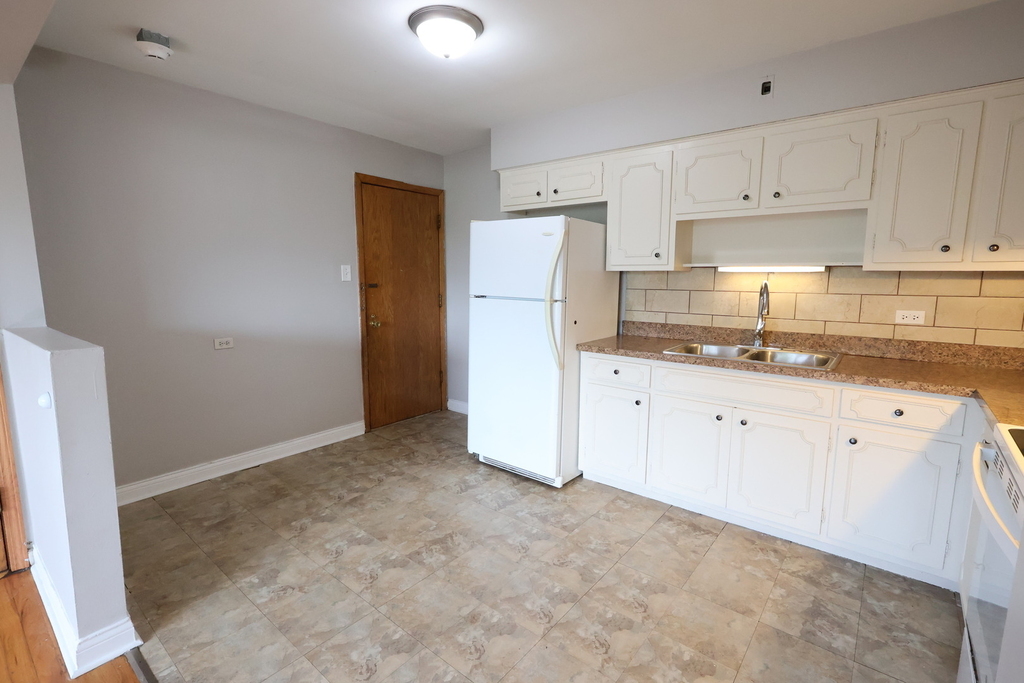 420 Beach Avenue - Photo 5