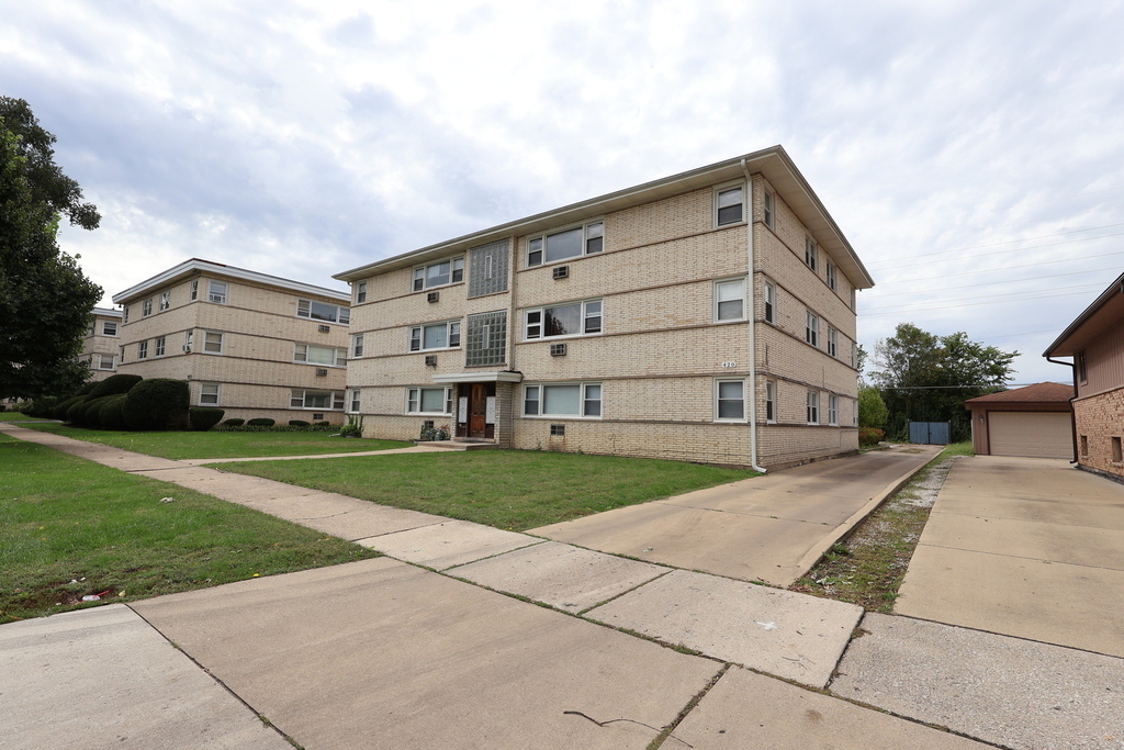 420 Beach Avenue - Photo 1
