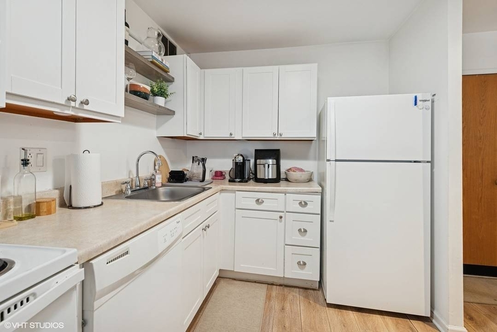 211 E Ohio Street - Photo 8