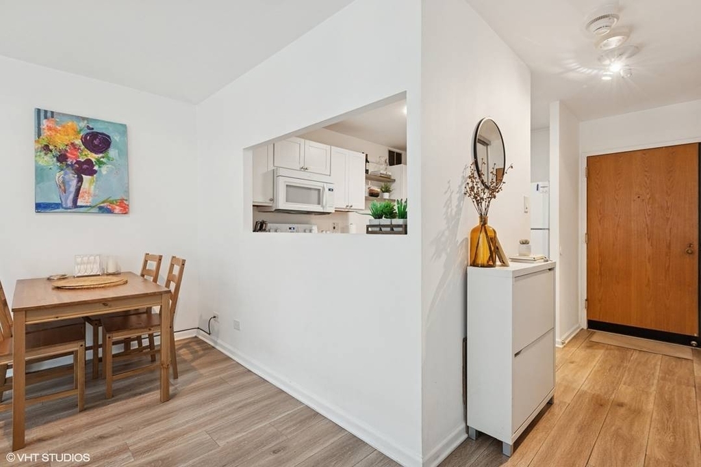 211 E Ohio Street - Photo 6