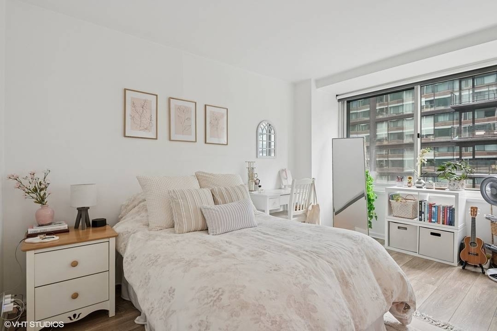 211 E Ohio Street - Photo 10