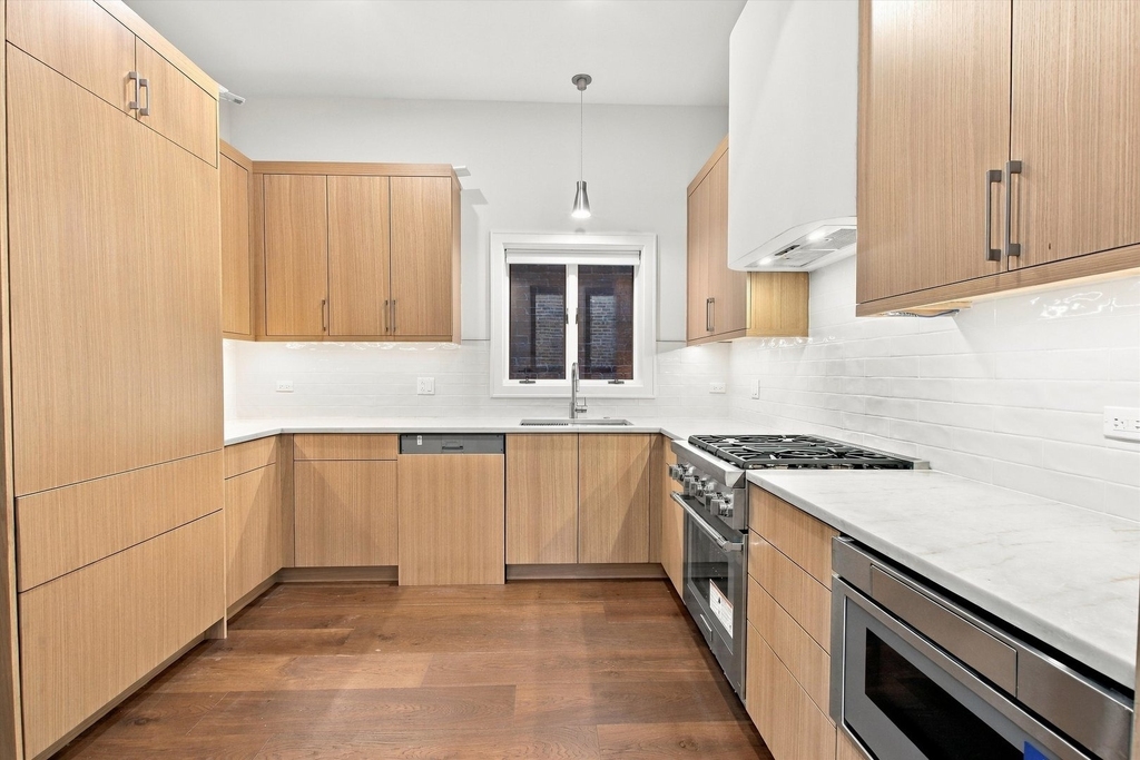2020 N Fremont Street N - Photo 17