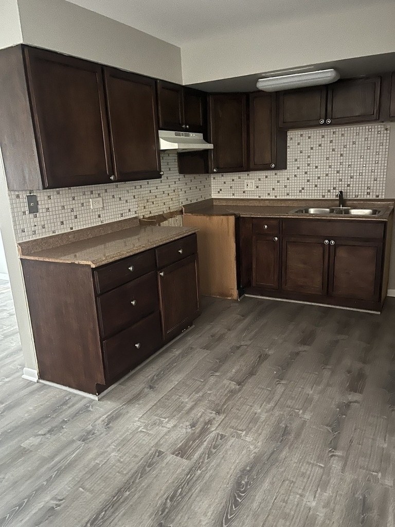 9409 S 79th Court - Photo 4