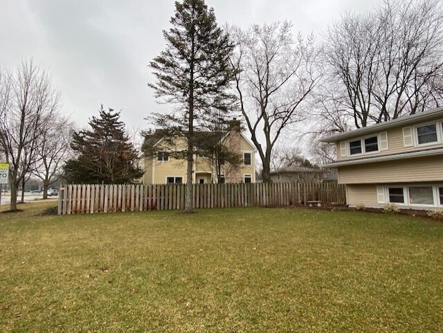 340 Sycamore Drive - Photo 1