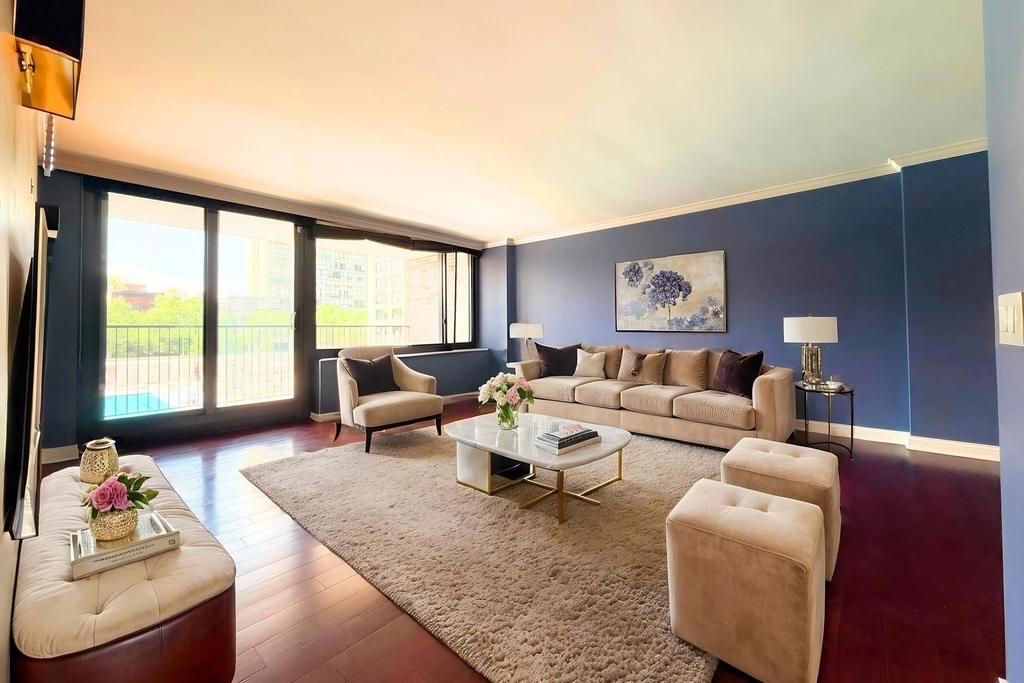 1555 N Sandburg Terrace - Photo 9