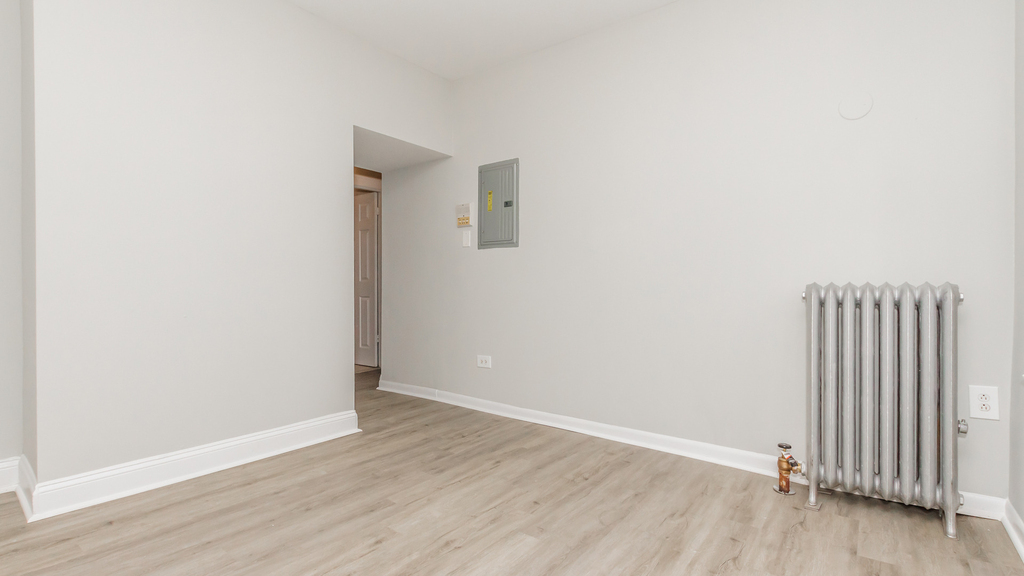 2722 W Rosemont Avenue - Photo 2