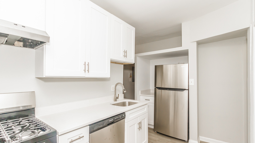 2722 W Rosemont Avenue - Photo 4