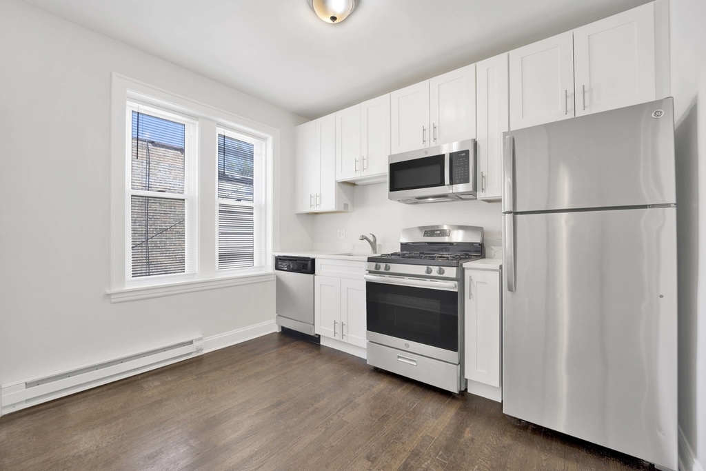 4406 W Altgeld Street - Photo 6