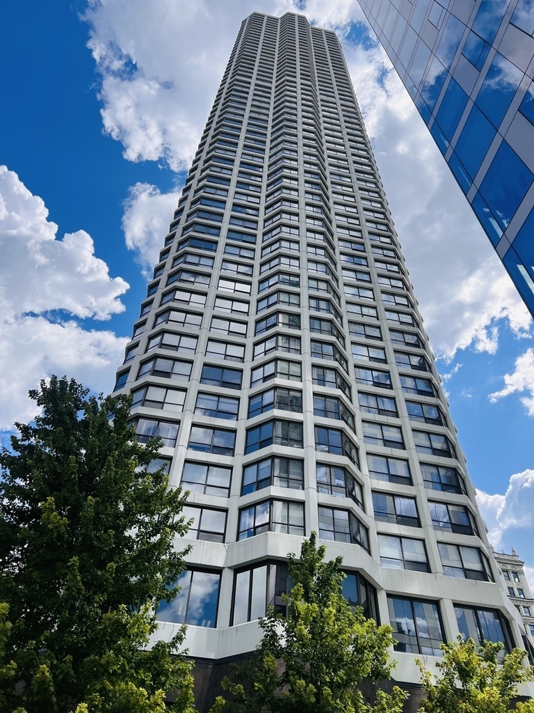 405 N Wabash Avenue - Photo 0