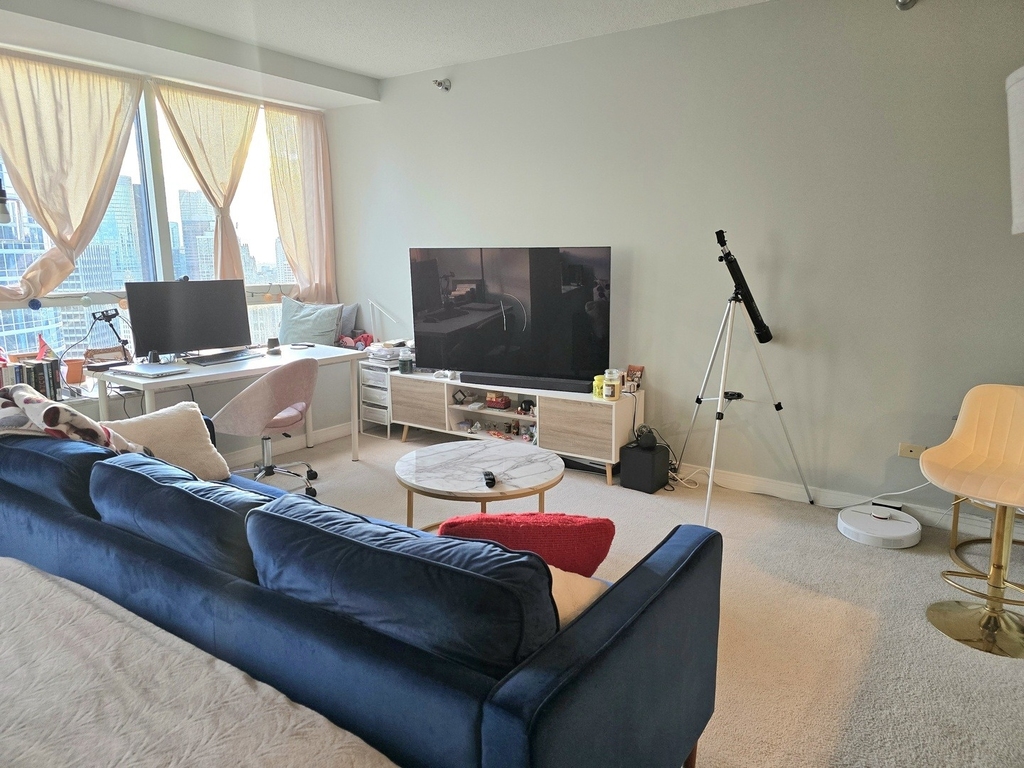 512 N Mcclurg Court - Photo 1
