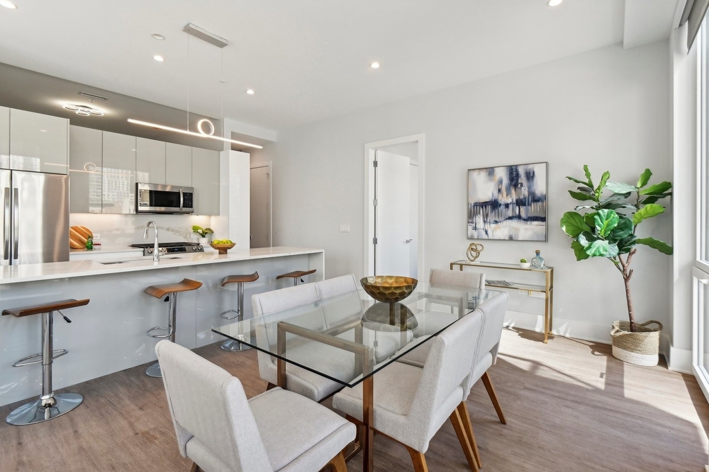 812 W Adams Street - Photo 4