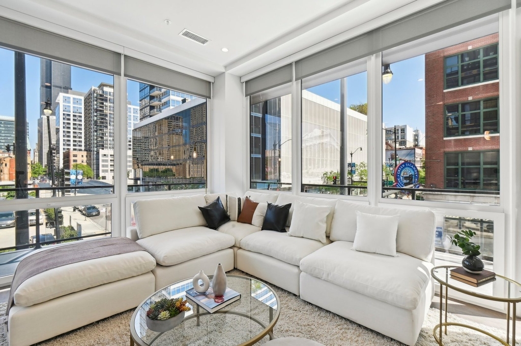 812 W Adams Street - Photo 4