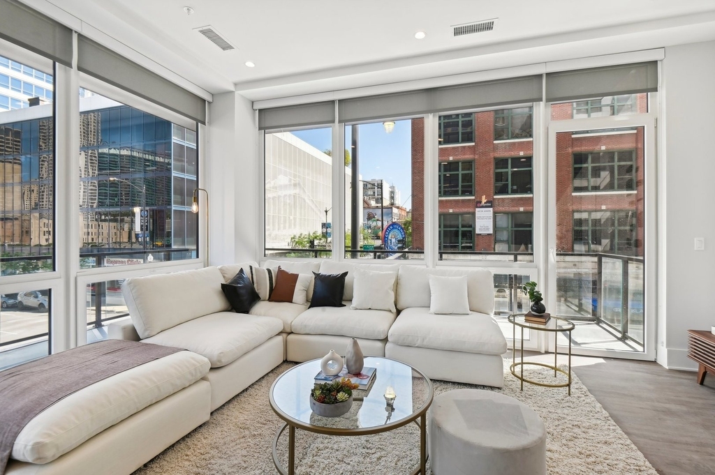 812 W Adams Street - Photo 3