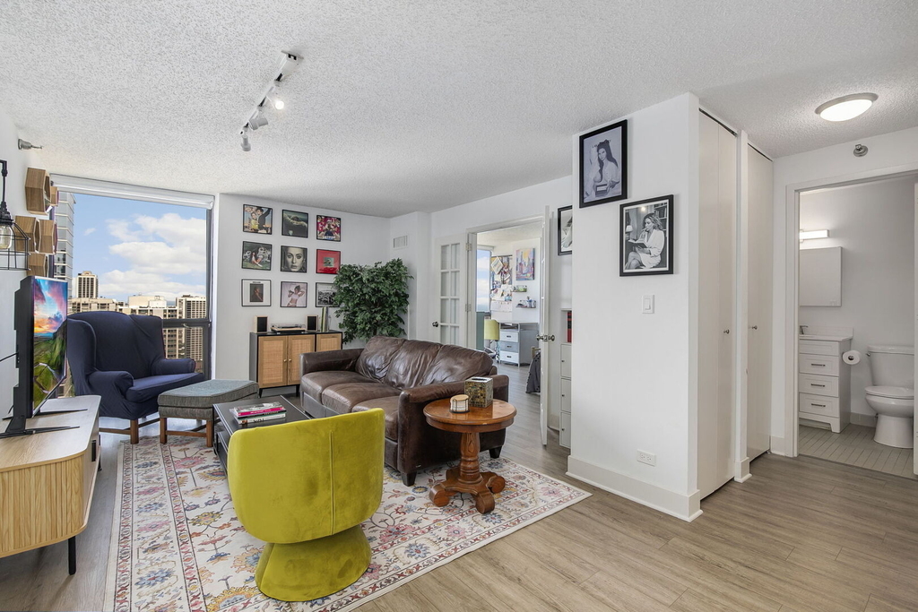 1122 N Clark Street - Photo 3