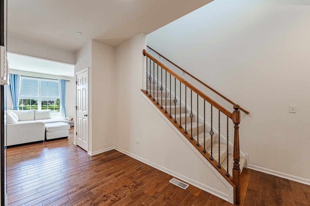2832 Henley Lane - Photo 2