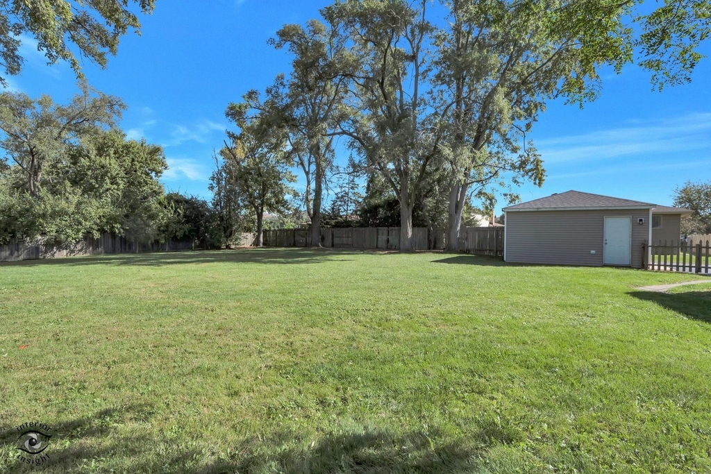 8600 169th Street - Photo 2