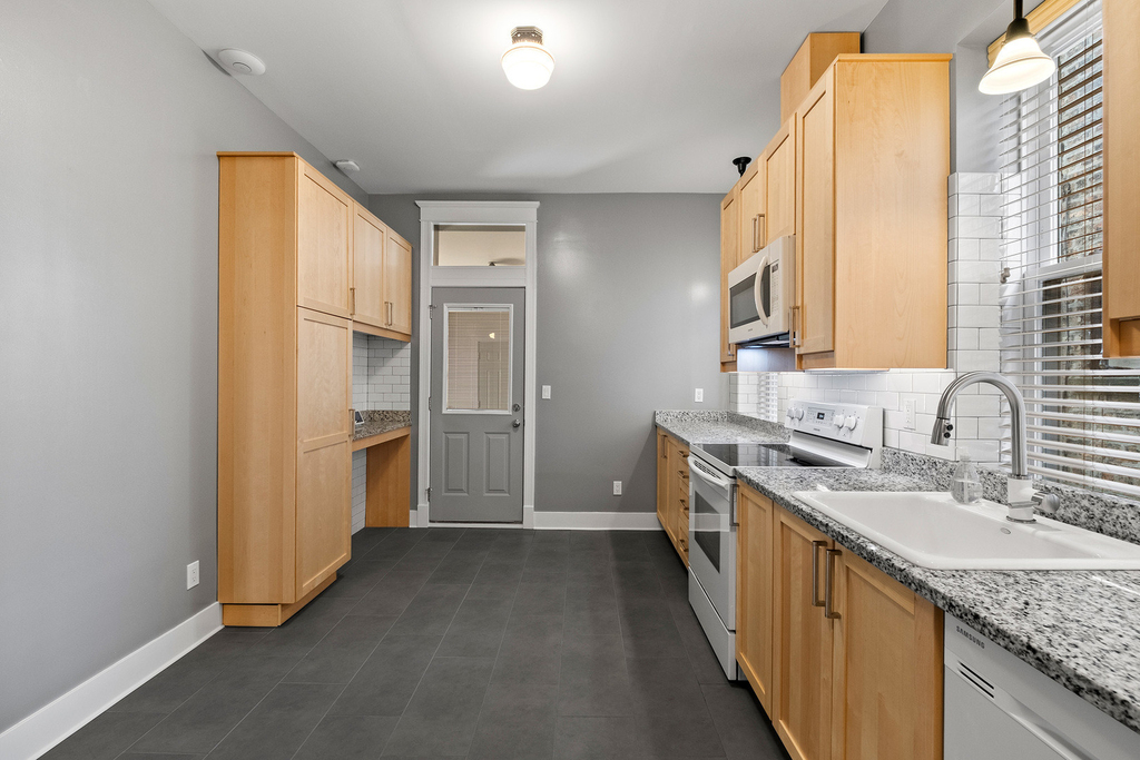 1335 W Thorndale Avenue - Photo 12