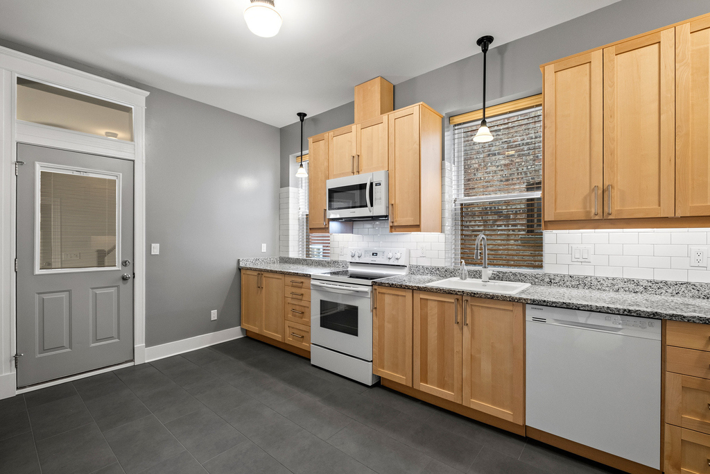 1335 W Thorndale Avenue - Photo 10