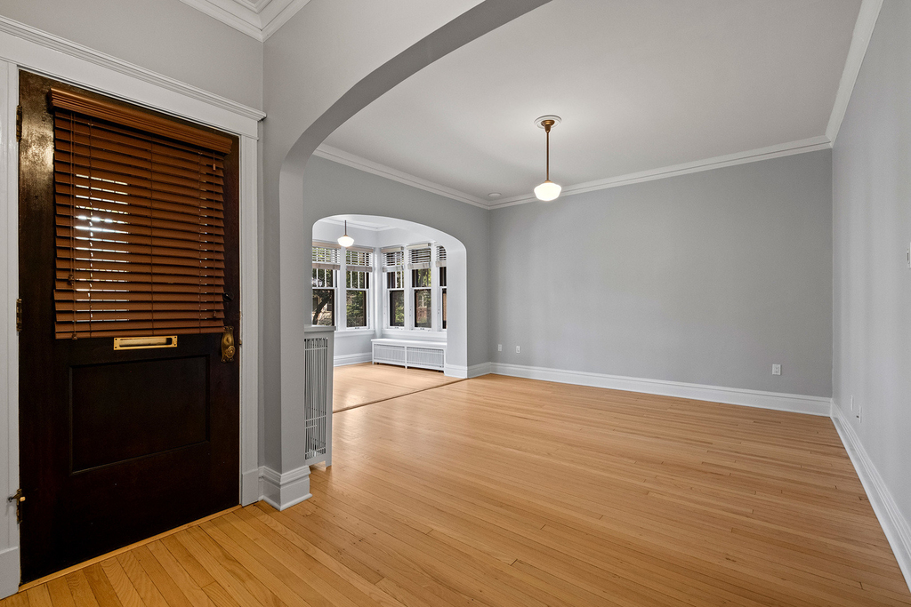 1335 W Thorndale Avenue - Photo 1