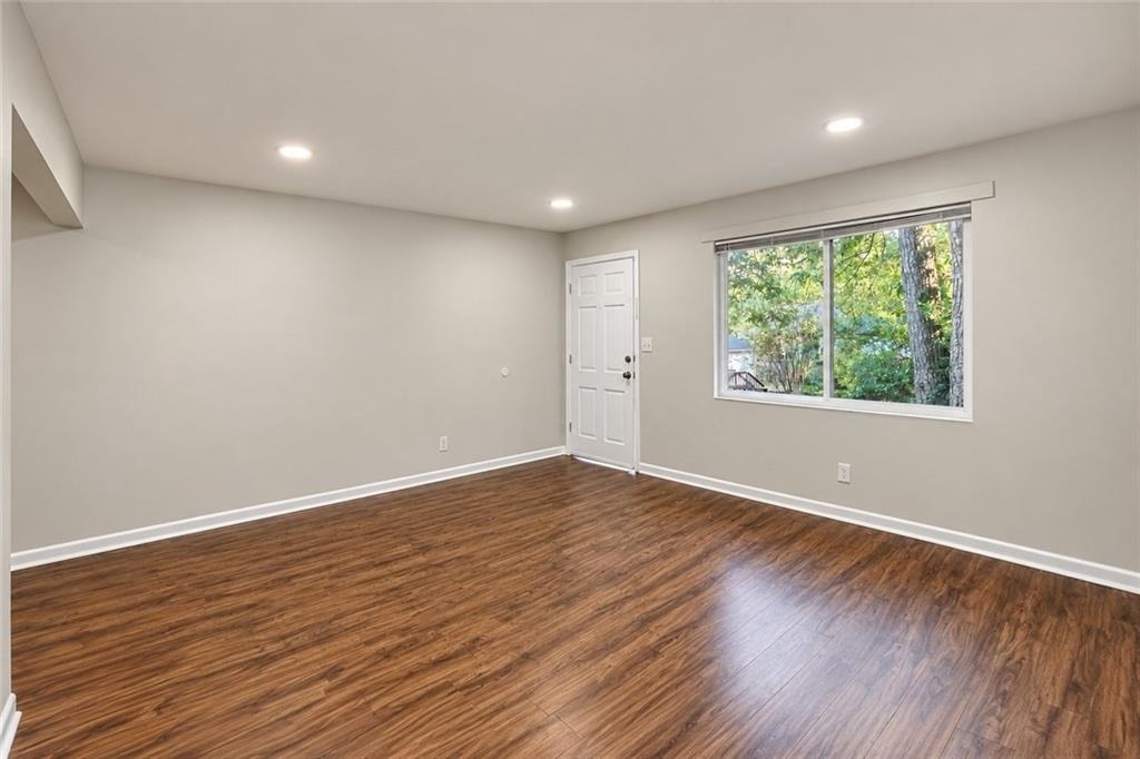 3203 E Point Street - Photo 2