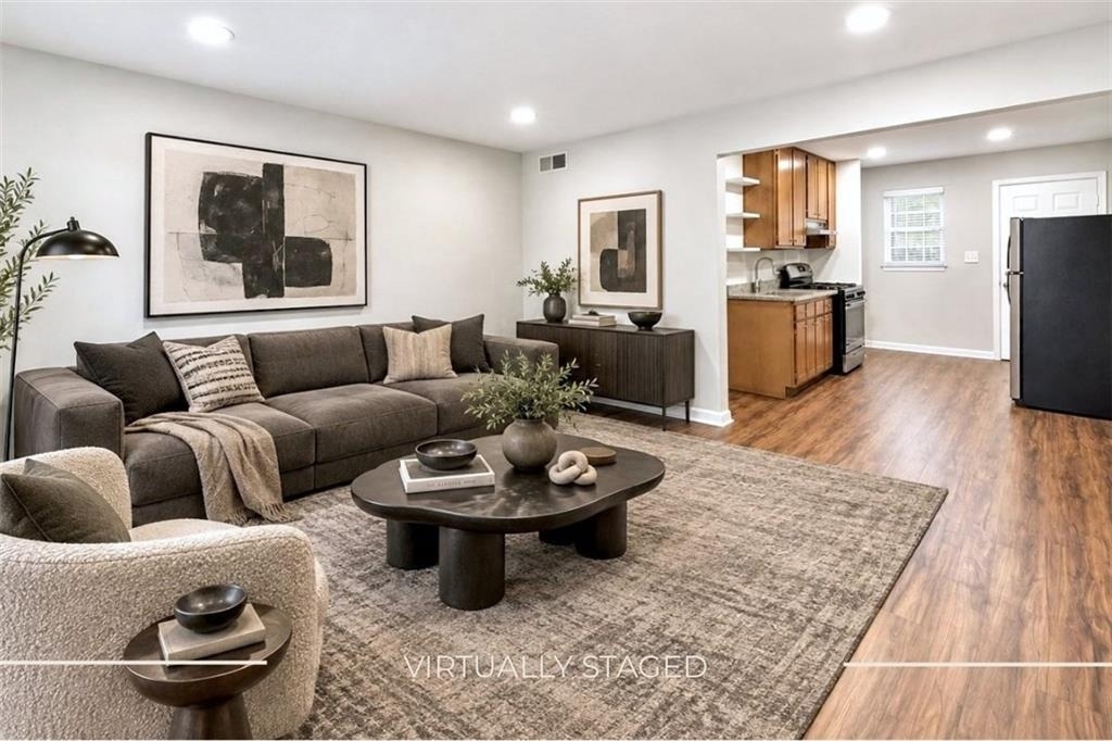 3203 E Point Street - Photo 0