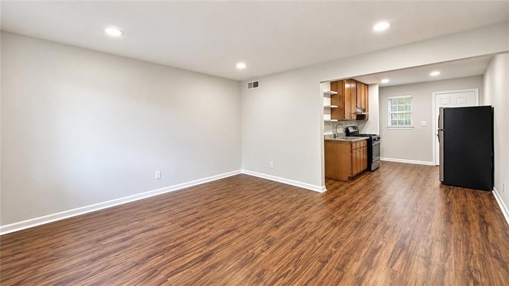 3203 E Point Street - Photo 1