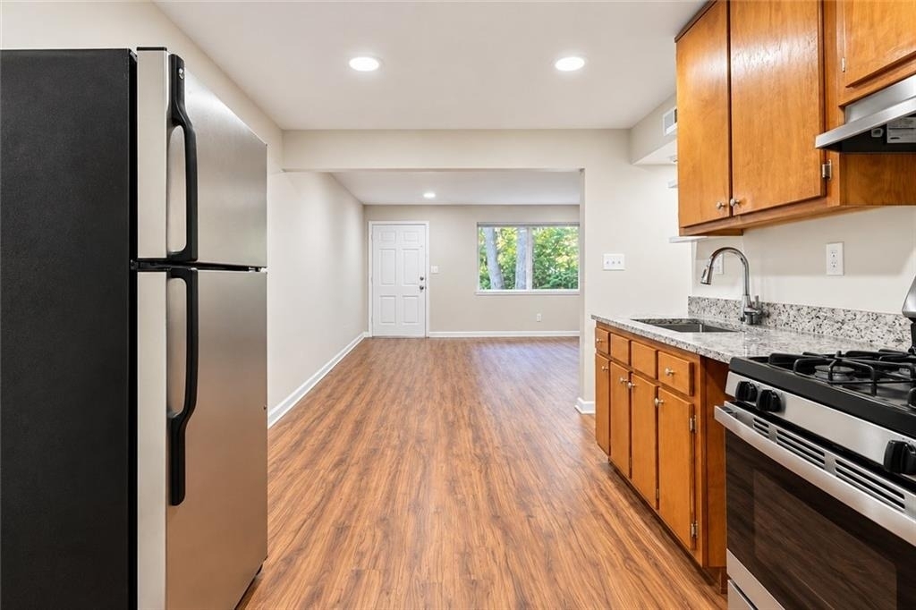 3203 E Point Street - Photo 5