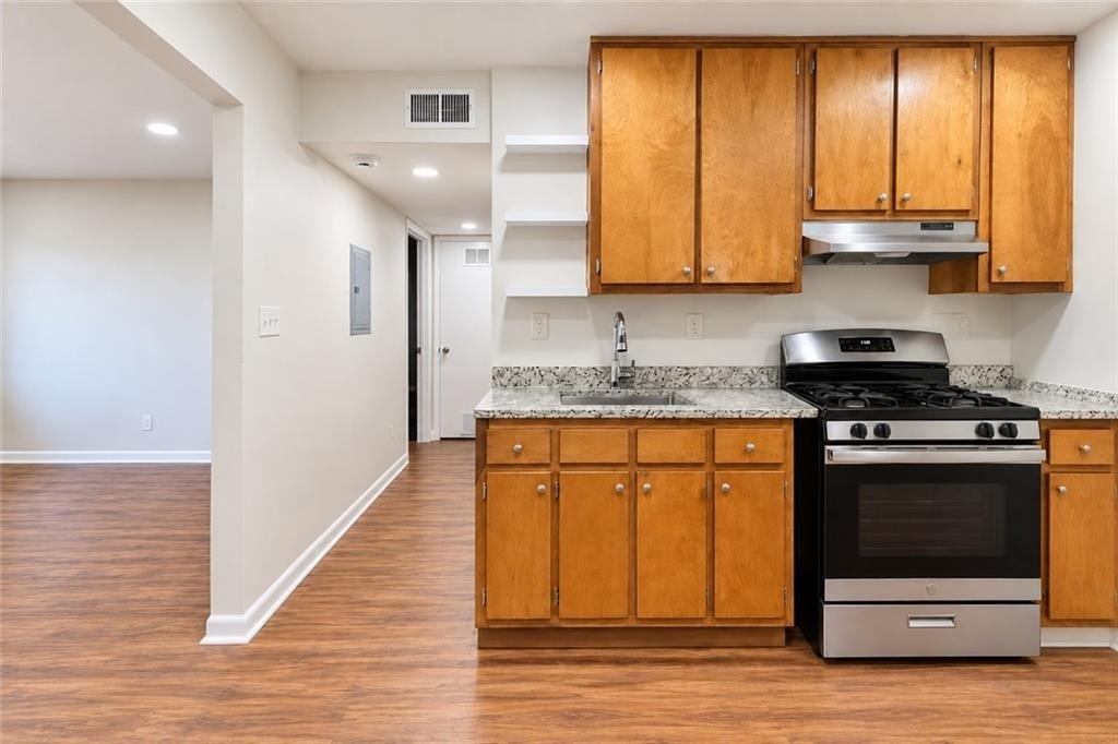 3203 E Point Street - Photo 6