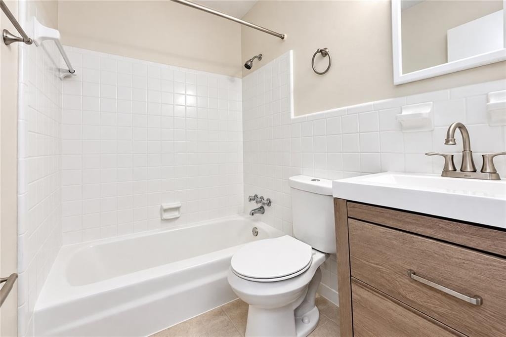 3203 E Point Street - Photo 9