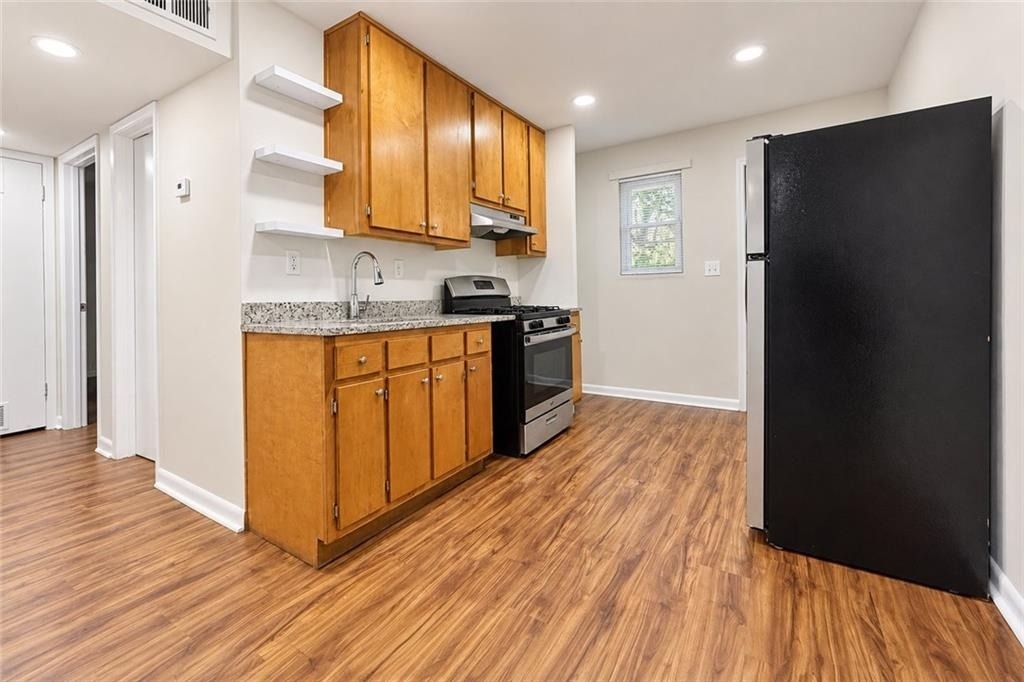 3203 E Point Street - Photo 4