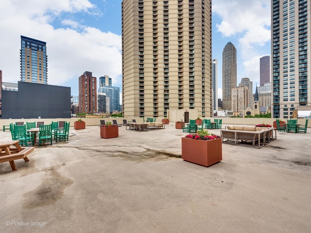 70 W Huron Street - Photo 17