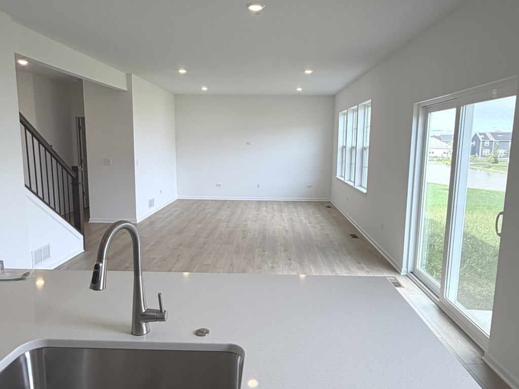385 Danforth Drive - Photo 7
