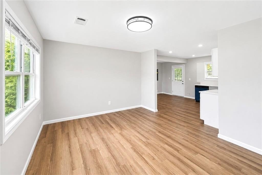 1639 Bridgeport Drive Nw - Photo 5