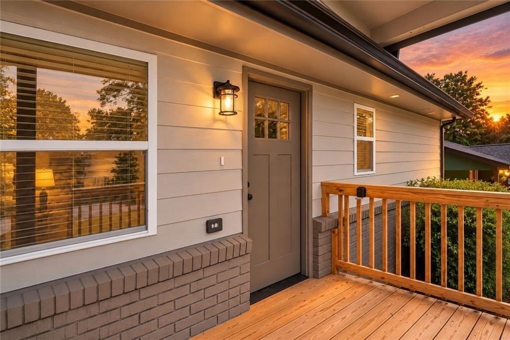1639 Bridgeport Drive Nw - Photo 2