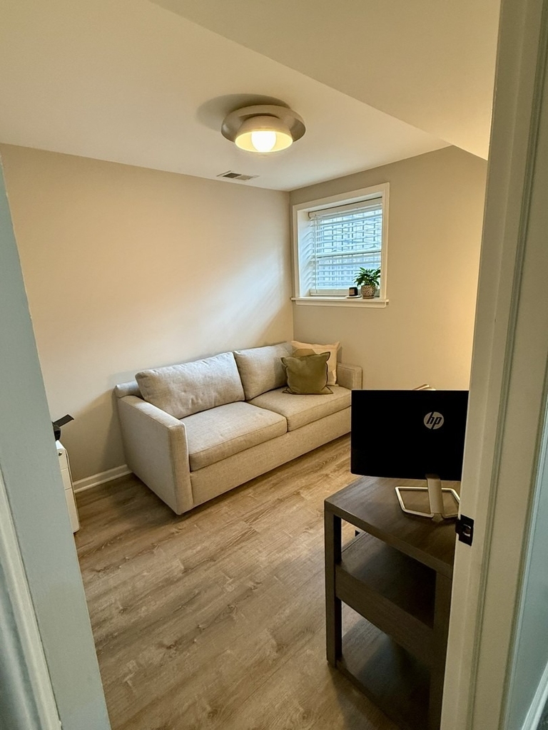 1635 W Beach Avenue - Photo 12